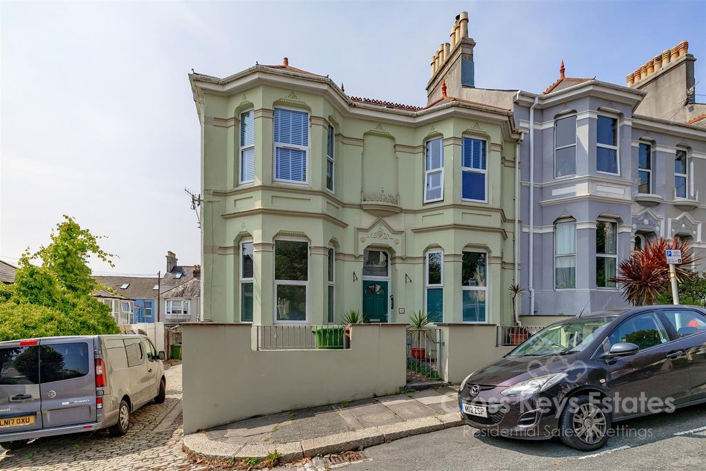 Property photo 1 of 11 Cross Keys Estates