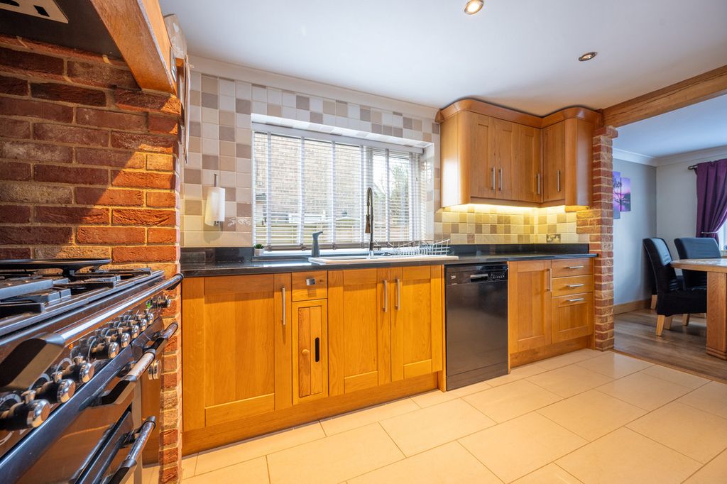 Property photo 3 of 34