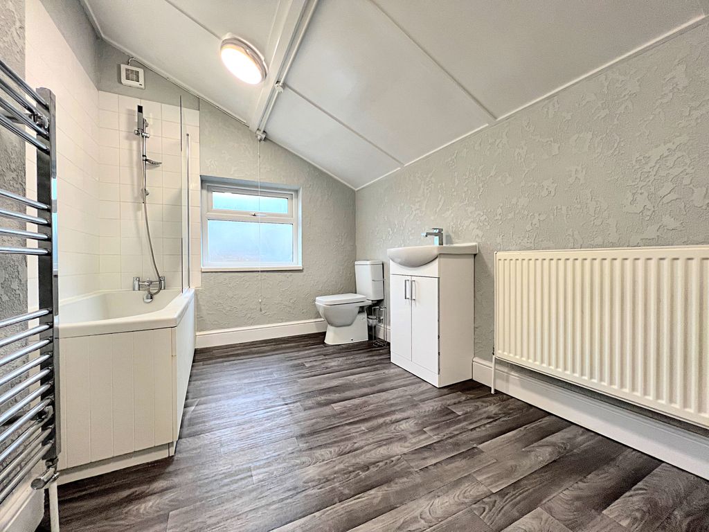 Property photo 1 of 5 Bathroom