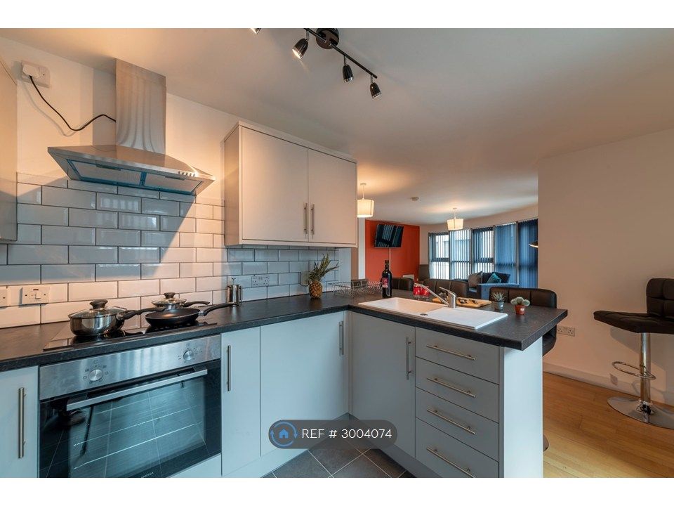 Property photo 3 of 11 Kitchen