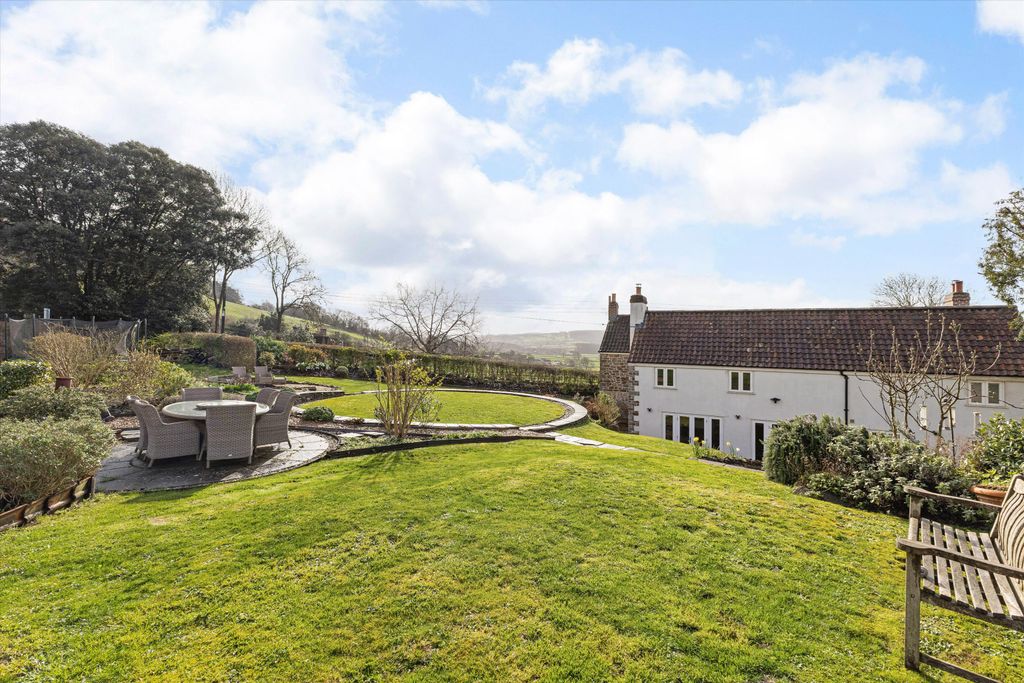 Property photo 2 of 17 Image