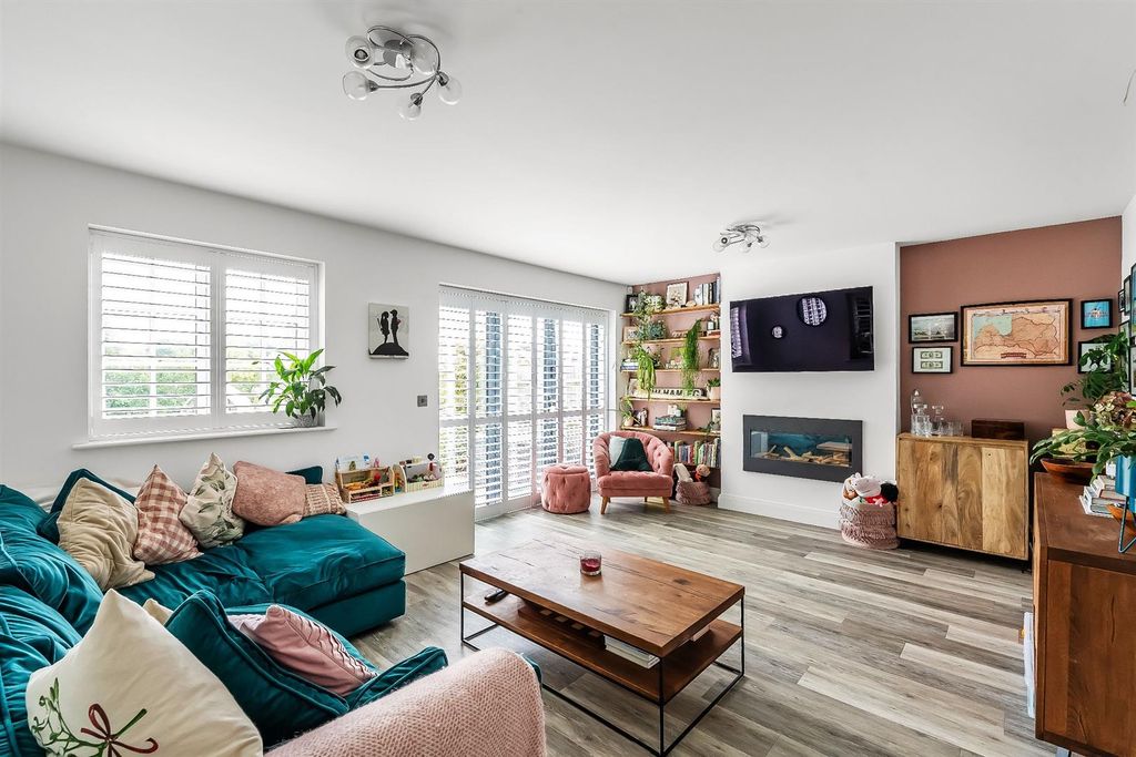 Property photo 2 of 15 .Whitehaven-Drive-3.Jpg