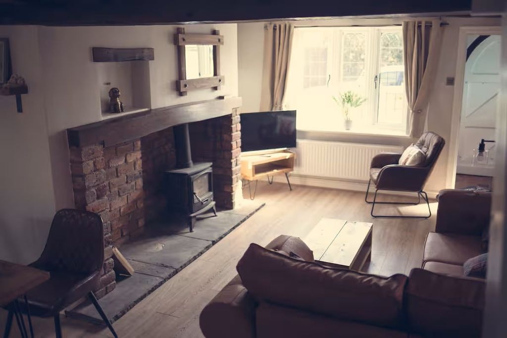 Property photo 2 of 31