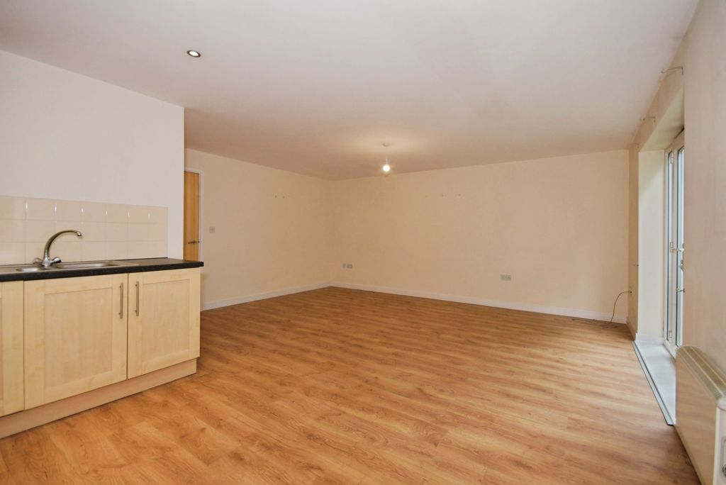 2 bed flat for saleTapton Lock Hill, Chesterfield, Derbyshire S41 photo 5