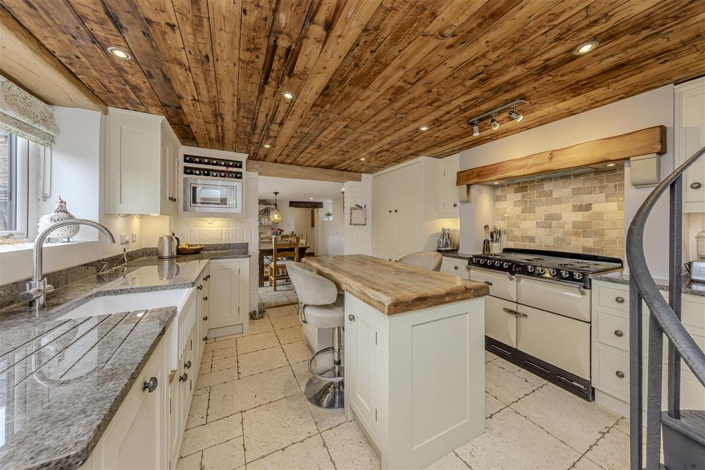 Property photo 3 of 71 Kitchen
