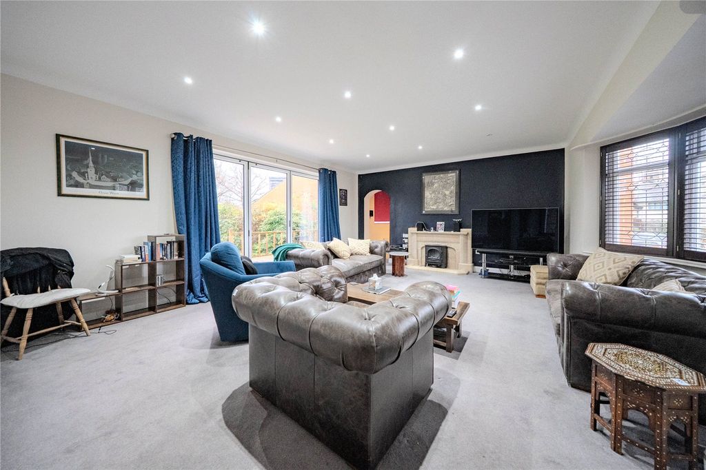 Property photo 2 of 15 Picture No. 17