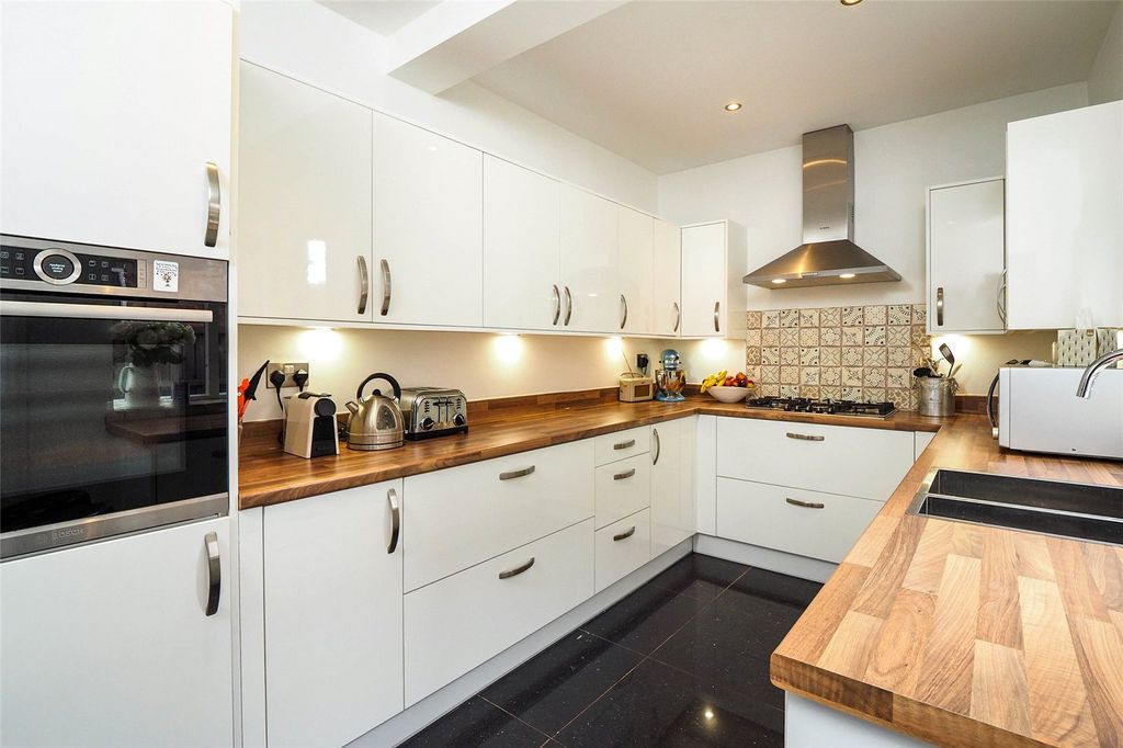 Property photo 2 of 14 Kitchen