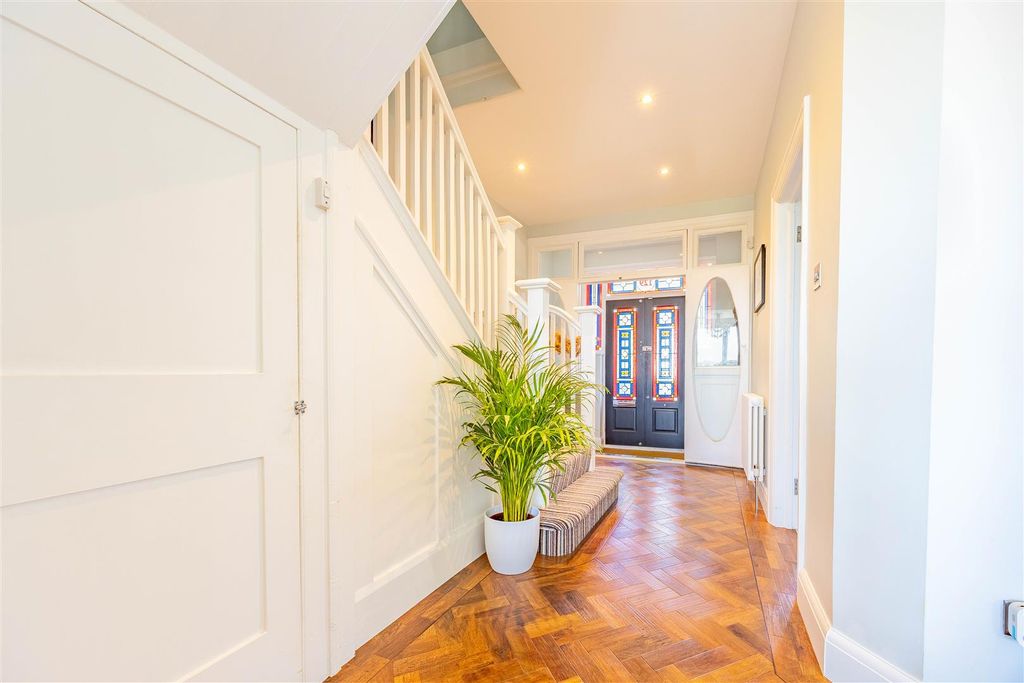 Property photo 3 of 35 Entrance Hallway