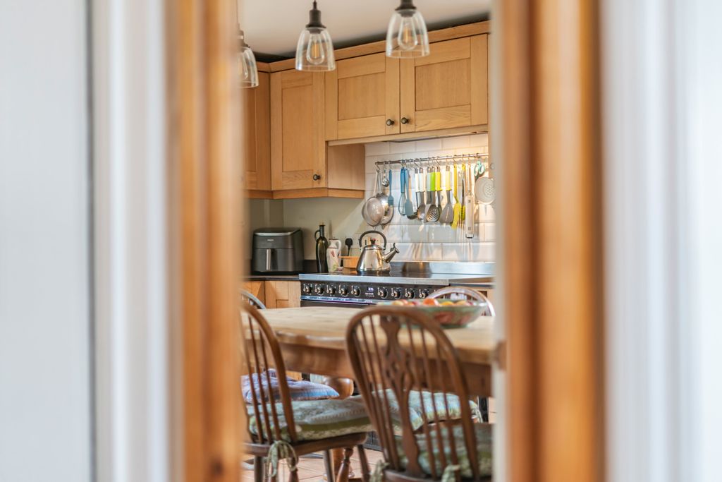 Property photo 3 of 20 Kitchen