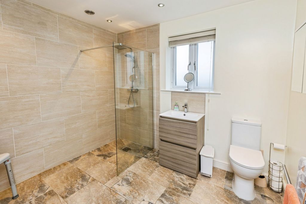 Property photo 3 of 21 Wetroom