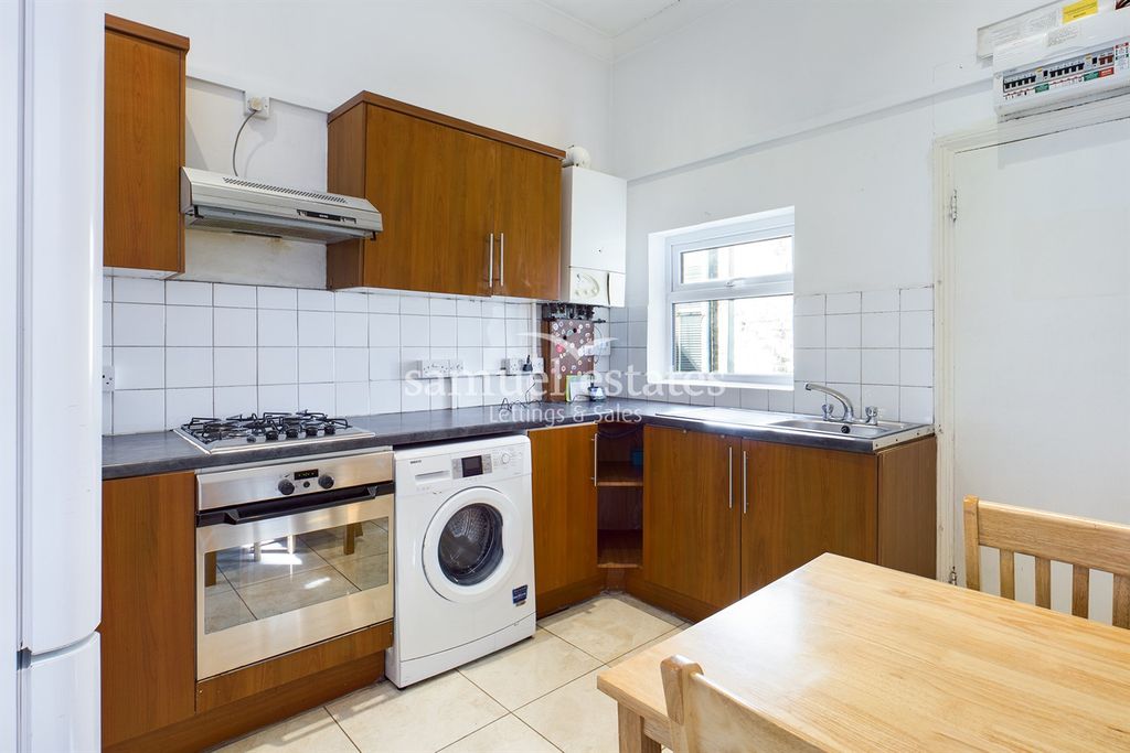 Property photo 1 of 6 (Main)