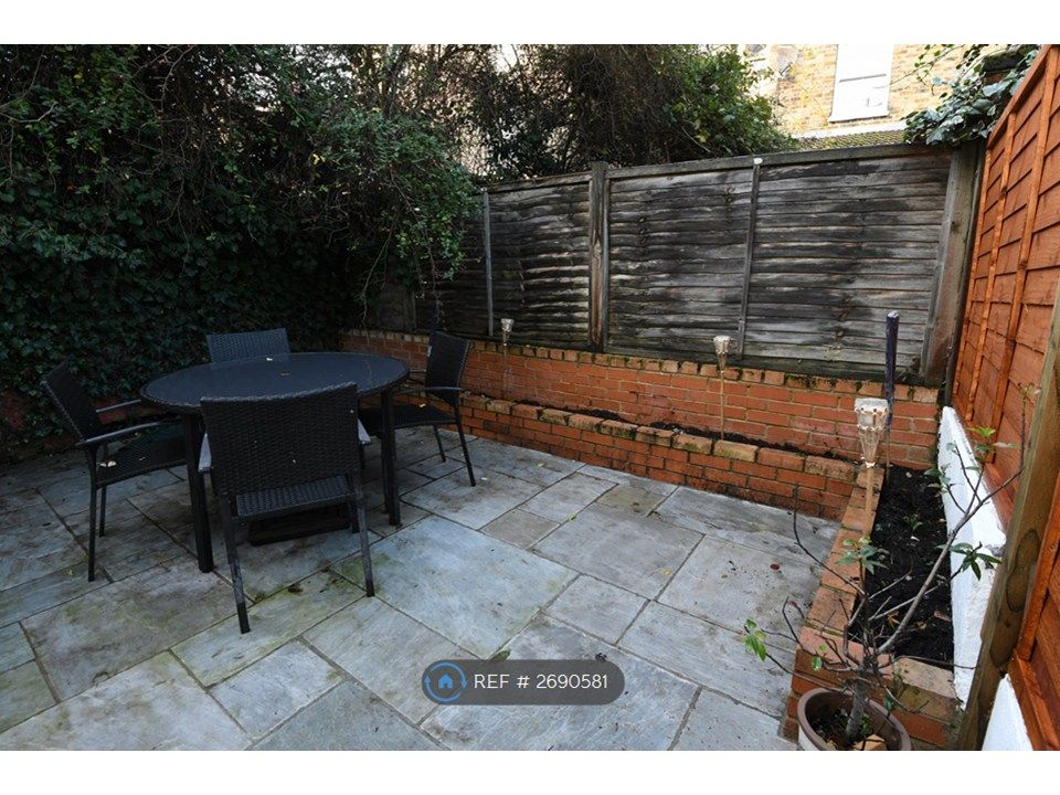 Property photo 2 of 17 Garden