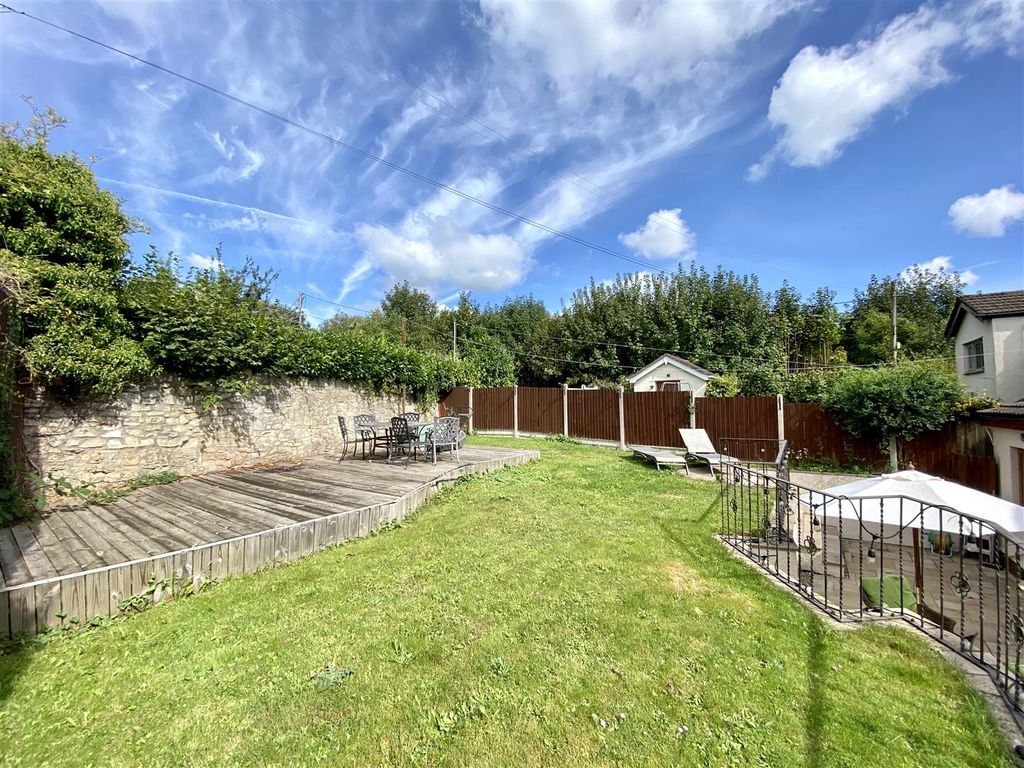 Property photo 2 of 30 Gardens