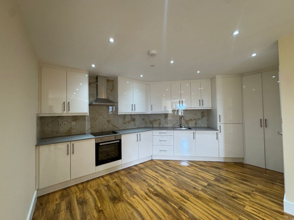 Property photo 1 of 4 1 Bed Flat To Rent Church Street, Slough Sl1