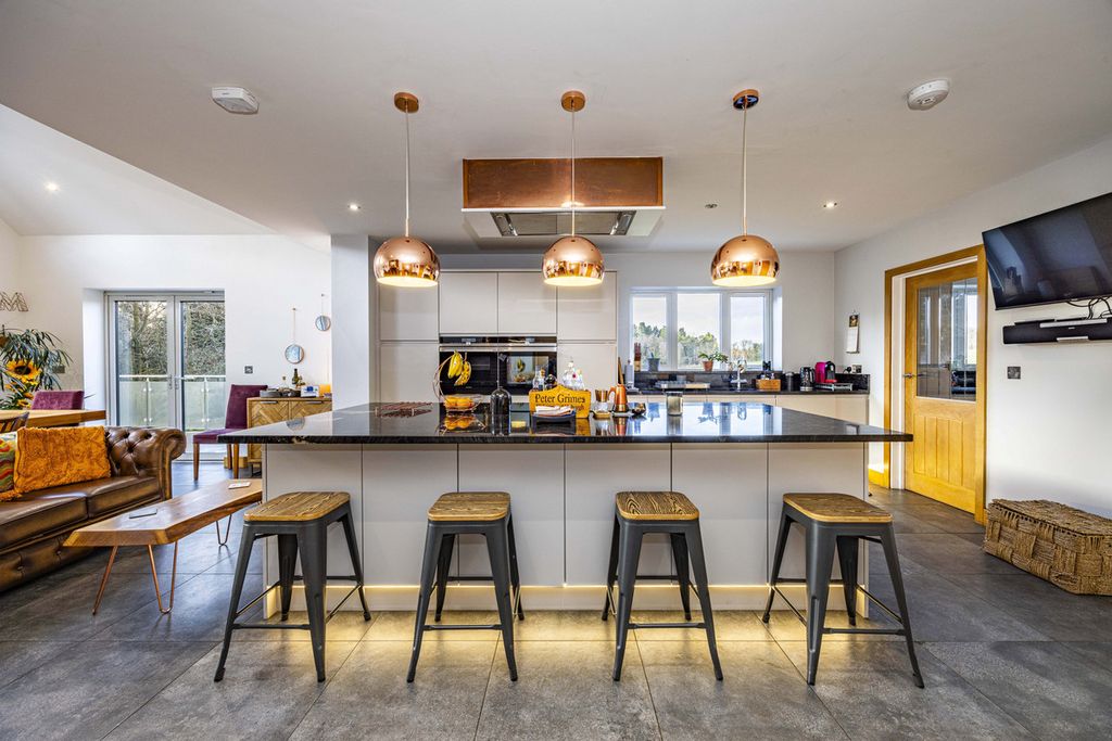 Property photo 2 of 24