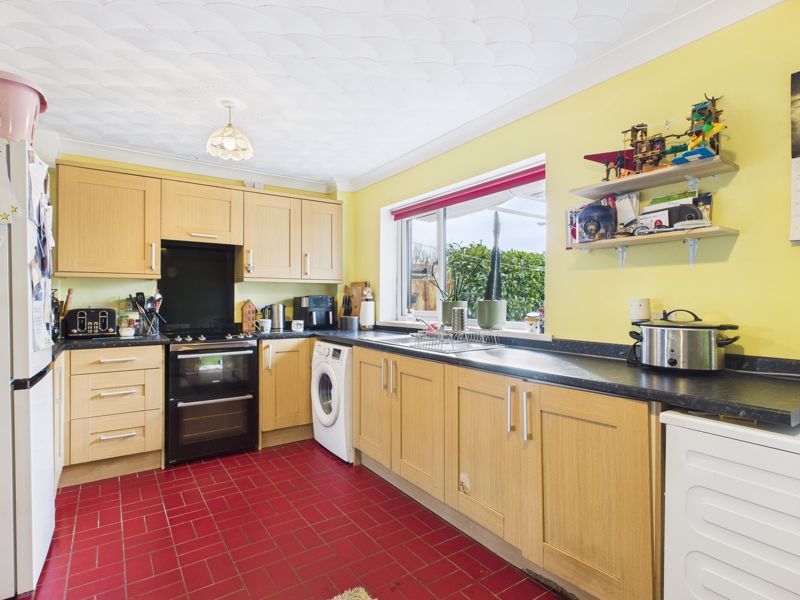Property photo 3 of 9 Kitchen
