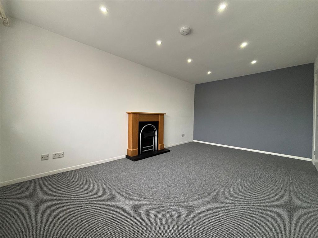 Property photo 3 of 12 Living/Dining Room