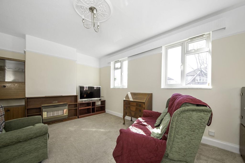 Property photo 3 of 10 5