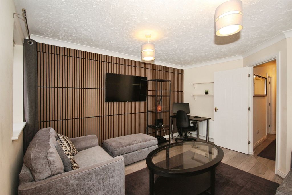 Property photo 3 of 12