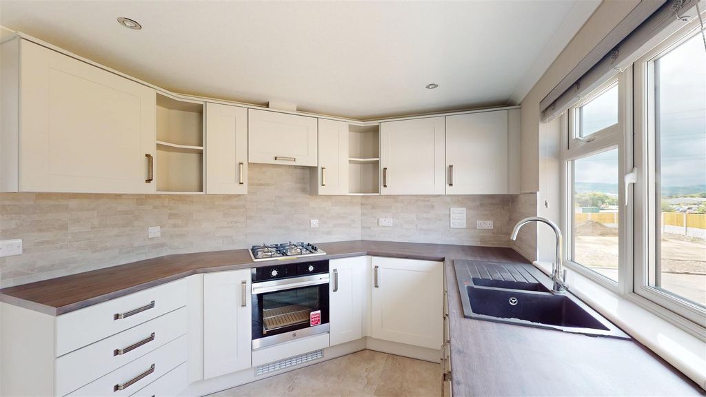 Property photo 2 of 13 113-Pont-Pentre-08182025_093740.Jpg