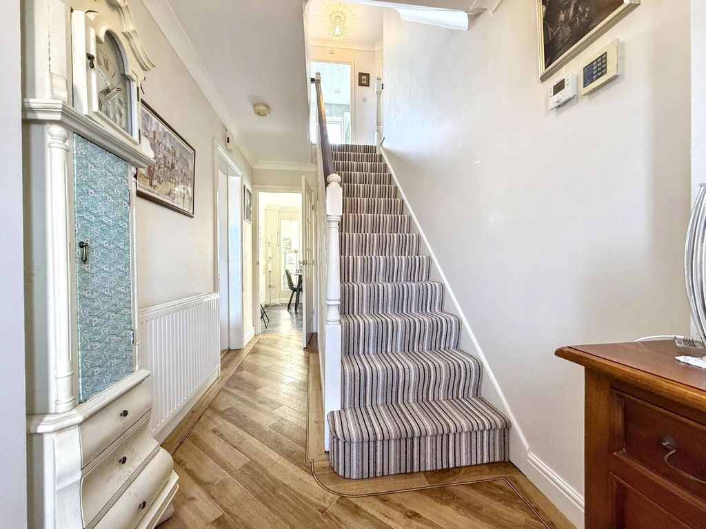 Property photo 2 of 26