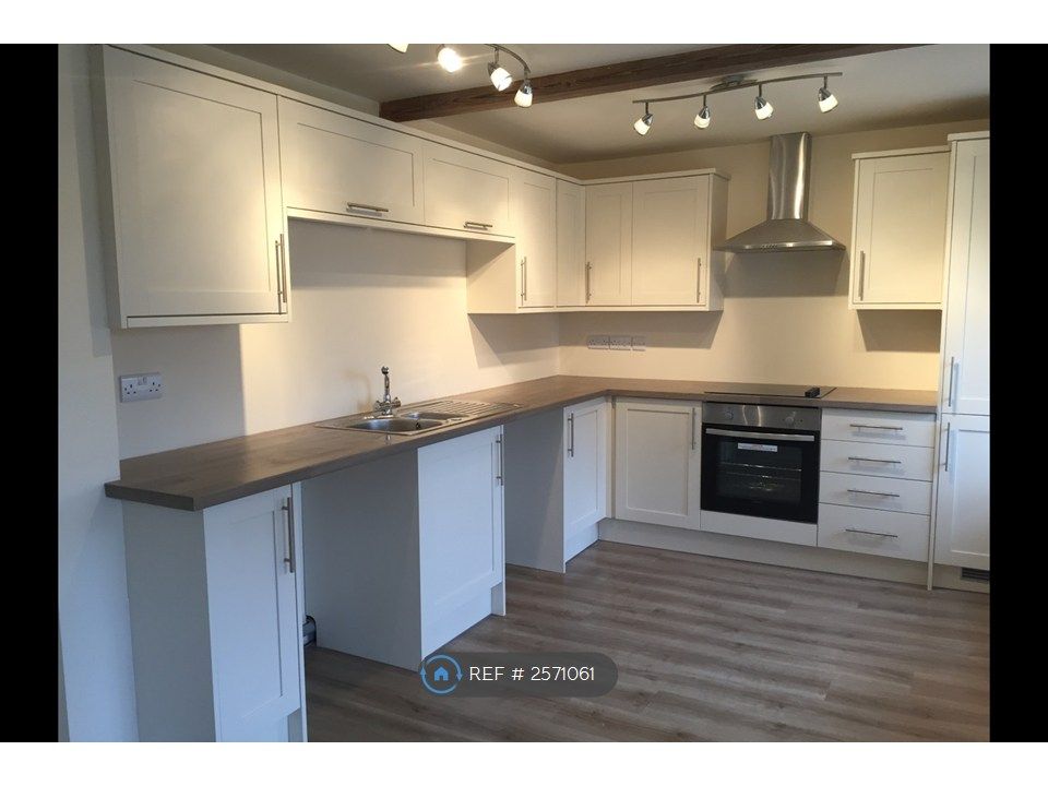 Property photo 2 of 12 Kitchen 2