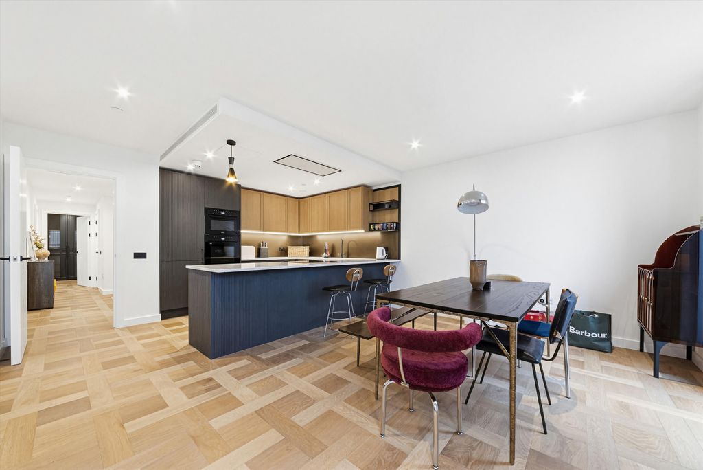 Property photo 3 of 24 Image