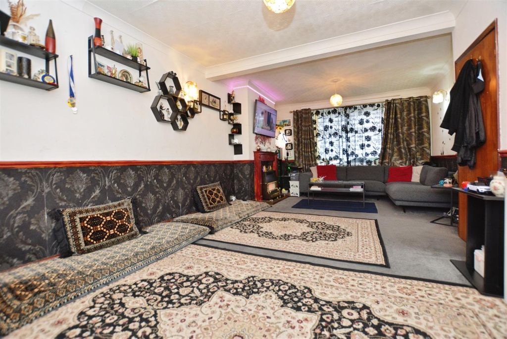 Property photo 2 of 20 Lounge/Dining Room