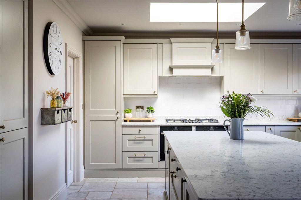 Property photo 3 of 40 House. Partnership