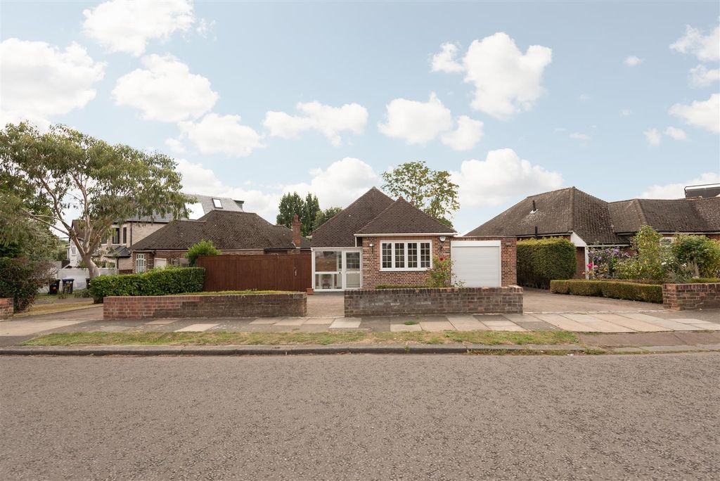 Property photo 1 of 16 Oakwood 15.Jpg