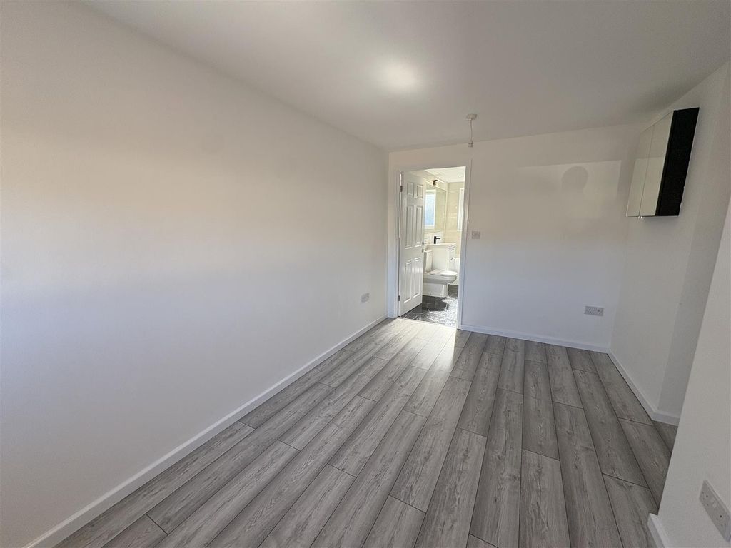 Property photo 3 of 18 Bedroom 1