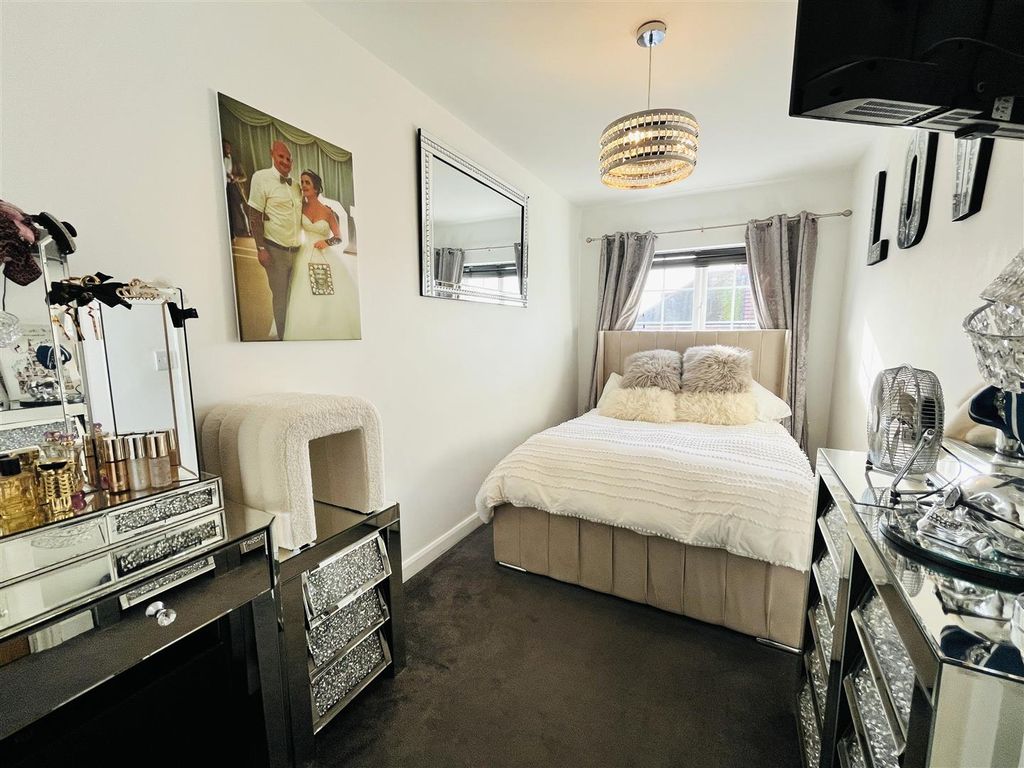 Property photo 3 of 20 Bed 1.Jpg