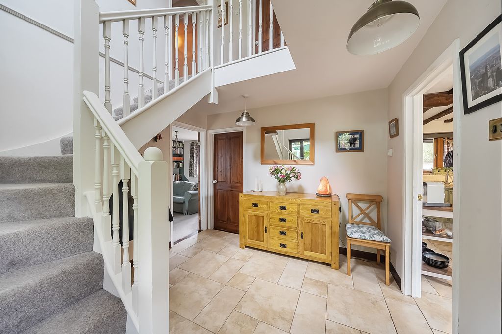 Property photo 2 of 20