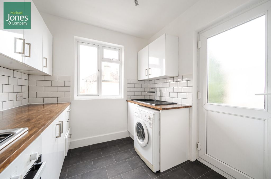 Property photo 1 of 9 Kitchen