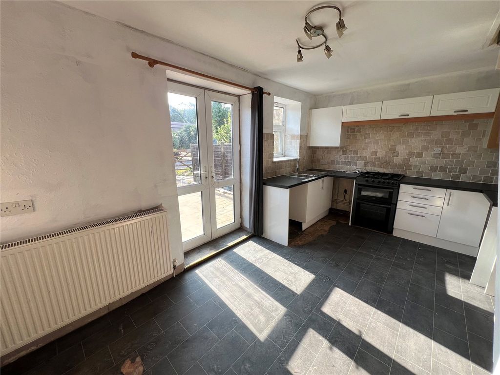 Property photo 2 of 14 Kitchen