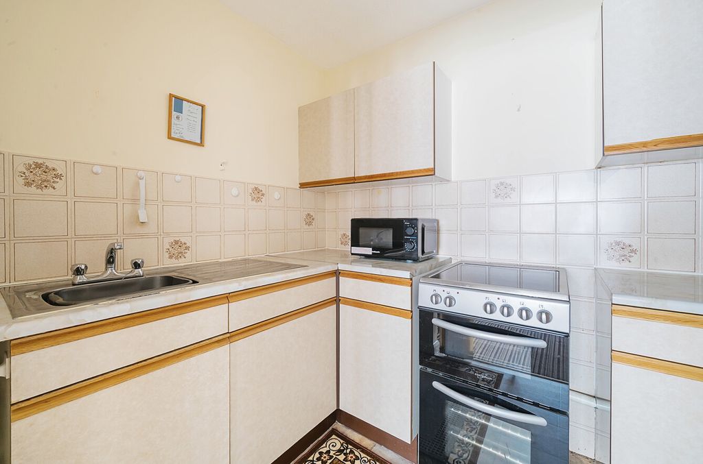 Property photo 3 of 14 1331384-19-6889E8...