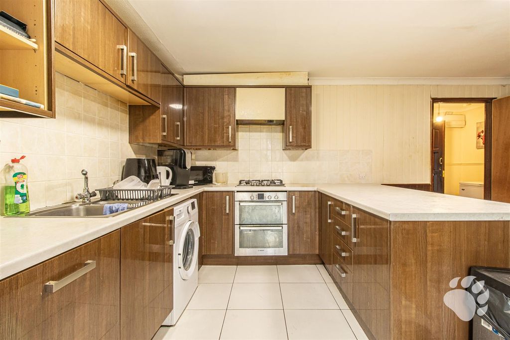 Property photo 2 of 14 Kitchen