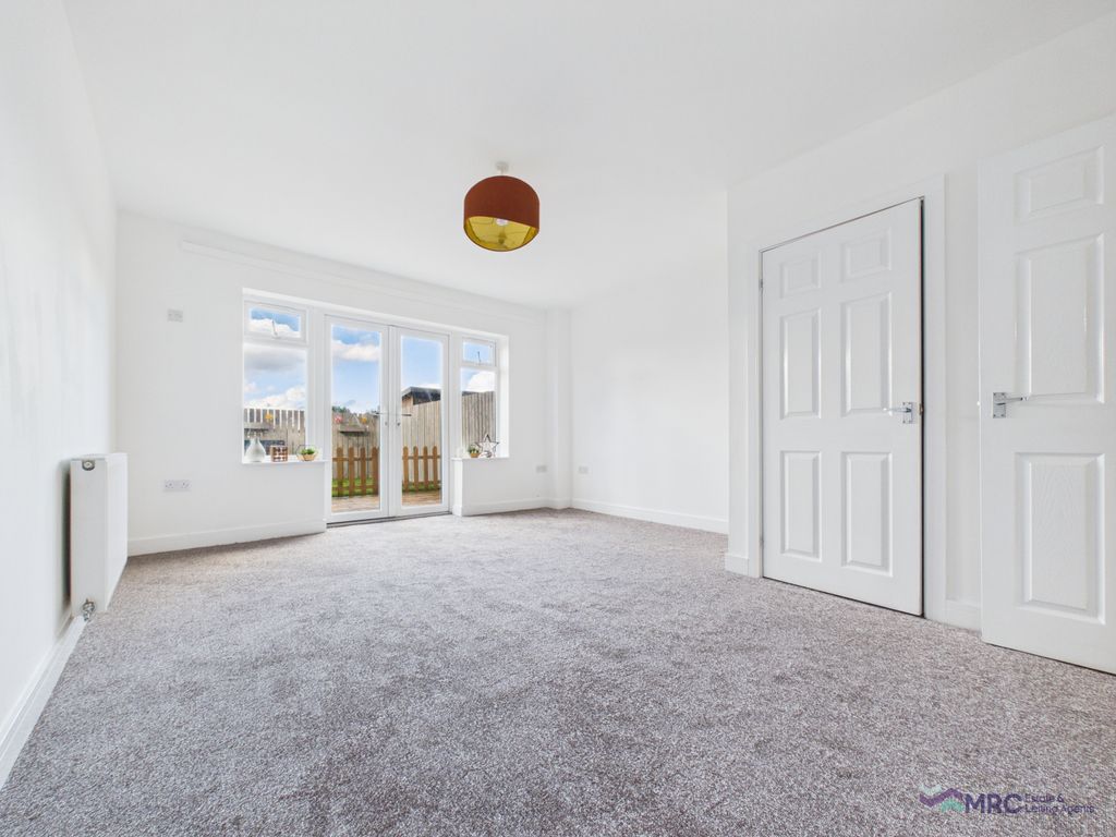 Property photo 3 of 16 Cam04739G0-Pr0316-Still013