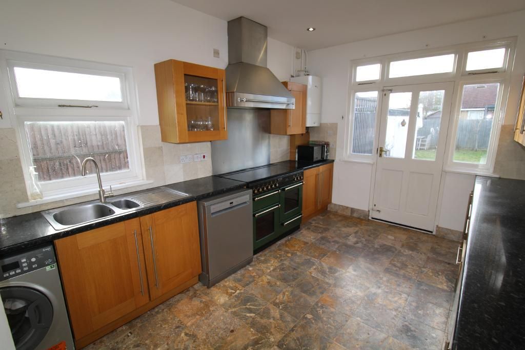 Property photo 3 of 17 Kitchen