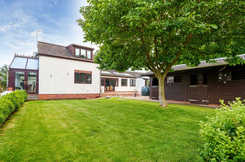Property photo 2 of 23