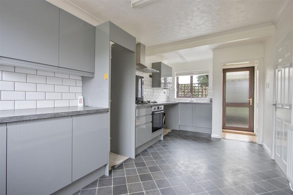 Property photo 3 of 15 Kitchen