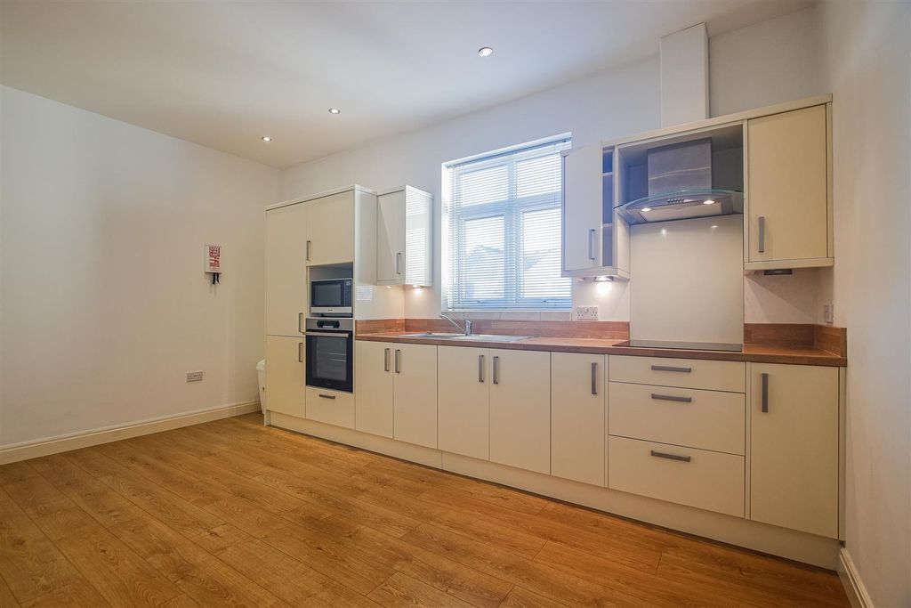 Property photo 3 of 9 Img-2.Jpg