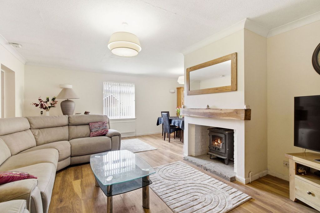 Property photo 2 of 25