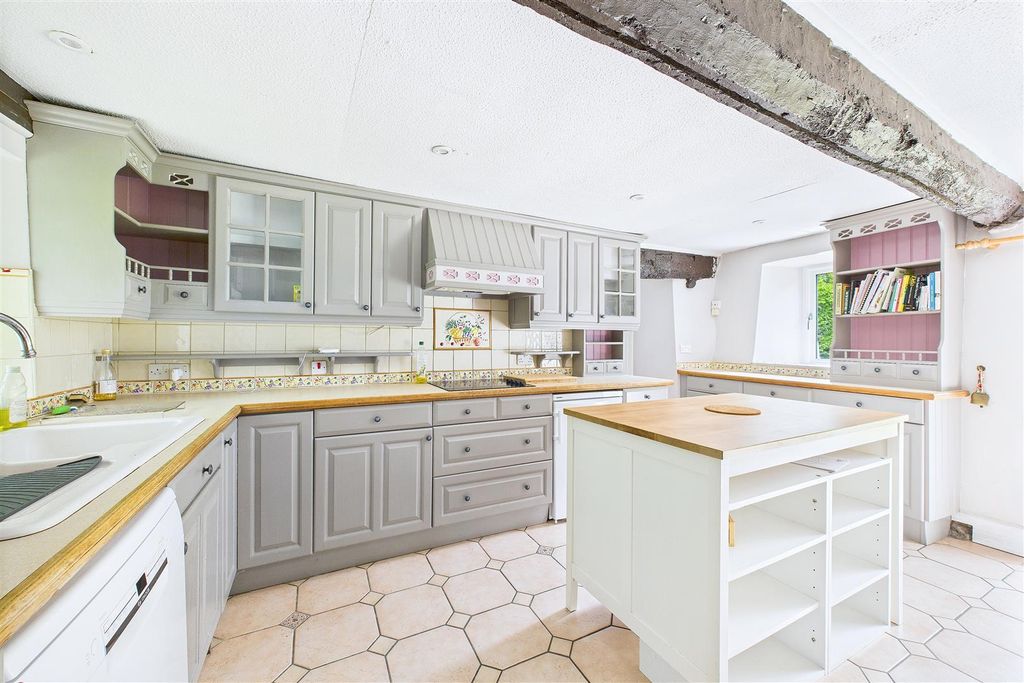 Property photo 3 of 24