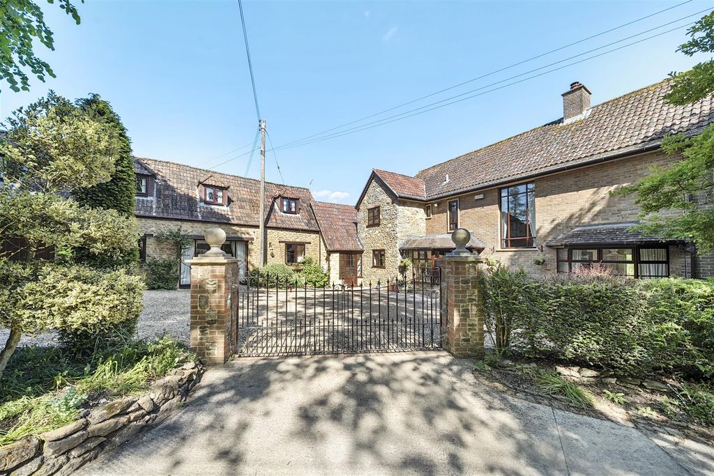 Property photo 1 of 39 1295751-45-6828c635A3d42-Arw.Jpg