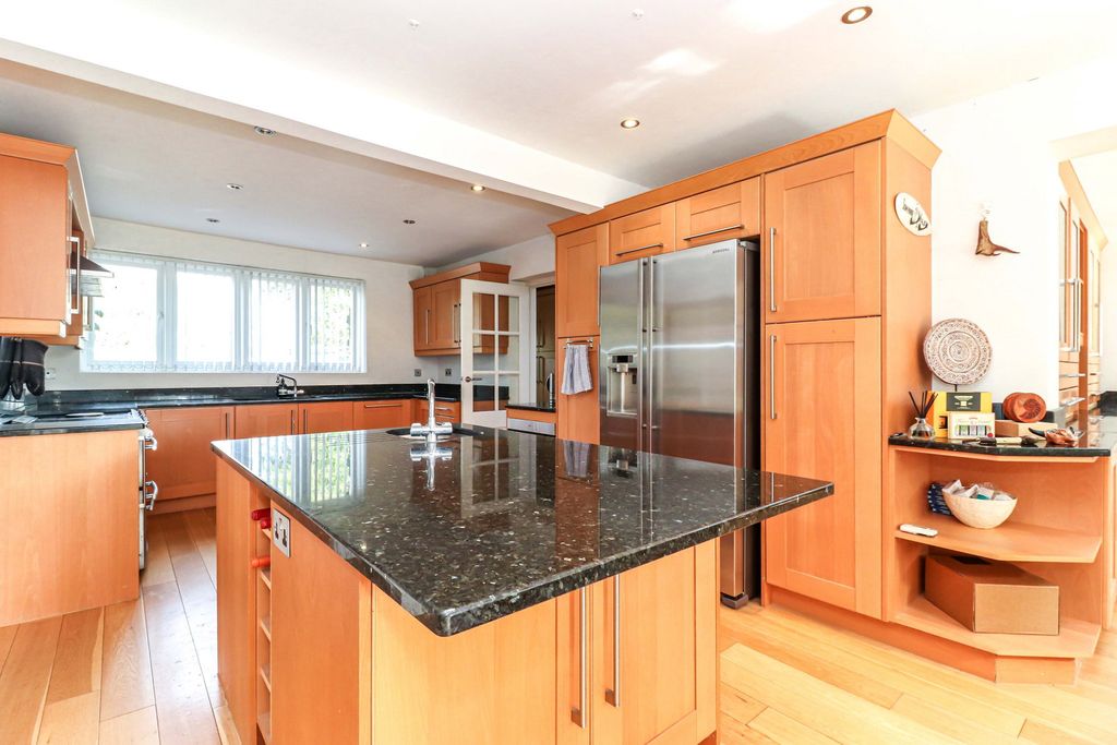 Property photo 3 of 33