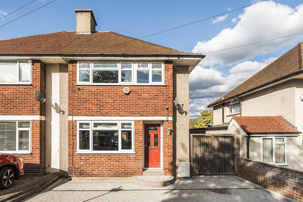 Property photo 1 of 18 1335919-2-689E1Bb...