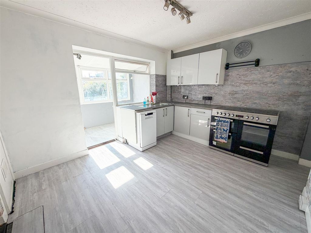 Property photo 3 of 16 Kitchen/Diner
