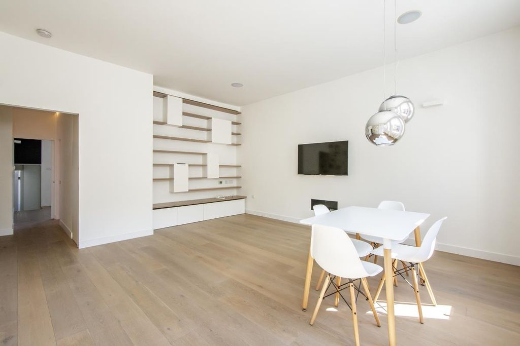 Property photo 2 of 11 Reception 2