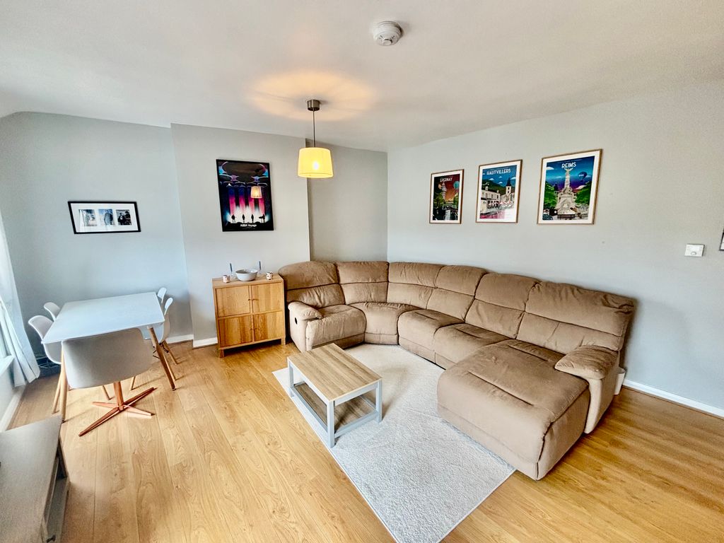 Property photo 2 of 6